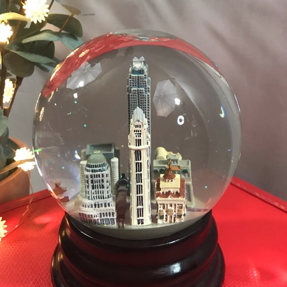 SOLD Saks Orlando City Snowglobe - Picture 4 of 4